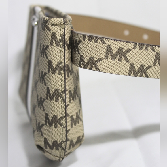 Michael Kors logo Belt bag, SM. EUC - Picture 6 of 16
